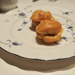 ヌガ - アミューズのリエットを挟んだシュー