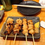 やきとり工房 希望ケ丘本店 - とり皮とぼんち