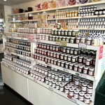 Sawa Ya Kyu Karuizawa Ten - ◎いろんなジャムが棚にぎっしり。