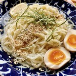 あずま食堂 - 昆布水に浸された手打ち麺の喉ごしは最高です。