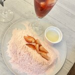 路地裏カフェ - ふわふわいとごおりフレッシュいちご