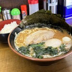 すずき家 - 豚骨醤油ラーメン810円・小ライス180円・味玉（クーポン利用）