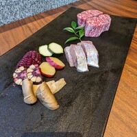 瓊鶴海 - 季節の焼き野菜、長崎産黒毛和牛鉄板焼サーロイン100g
                