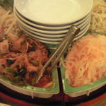 焼肉 山水苑 - ランチタイムのキムチ＆ナムル