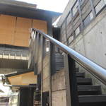 お料理 佐藤 - お店は階段登って３F