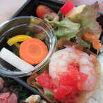 ジュイップ - エビとキュウリのサルサソース添え、タコとトマトのジェノベーゼ他