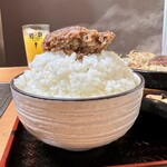 炭焼ダイニングちかき - オンザライス。