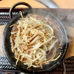 Sumiyaki Dainingu Chikaki - 鉄板でグツグツ。