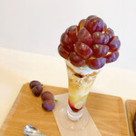 グレープショップ ココロ - スカーレットのブドウパフェ