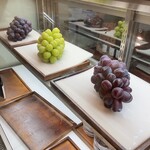 グレープショップ ココロ - 高級ブドウがズラリ