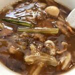 竹林 - 豊富な具材と熱々の餡。下には細麺が控えています。