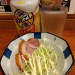 俺の中華たなか家 - お邪魔してテイクアウト「生麺」と「特製ホルモン」の準備をお願いしている間に(*´艸｀*)　「のどごし生」を一杯♬(^_-)　嬉しい❤️サービスおつまみは「鴨肉＆白髪葱」♬(*^^*)v