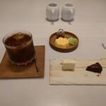 レミニセンス - アイスコーヒーと小菓子
      全てのお菓子が市販のお菓子ソックリに
      シェフが作られている
      
      ◯綿菓子
      見た目だけで選択❔（笑）
      普通だけど雰囲気はあるよねえ～