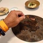レミニセンス - これは骨のそばの肉は塩味だけで十分に旨いねえ❕
      焼き加減も良いし塩加減も多少増やされてる感じ。