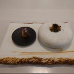 レミニセンス - ▷第一章〜余韻〜
                                ◯雲丹
                                シェフが一番余韻が強いと考えている雲丹、
                                マルヒロ橘水産の生雲丹、葛粉に海苔を練り込み
                                香ばしく揚げてあるチップ
                                上には岩海苔とマイクロアマランサスが載せられている