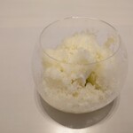 レミニセンス - ▷第四章〜安堵〜
      ◯天使音メロン
      フレッシュな天使音メロンの実、
      メロンのアイスクリーム、ゼリー、シャーベット
      アクセントに
      ミントゼリー、ライムのクリームが入ってる
      との説明