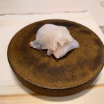 レミニセンス - 砂時計で70秒経過後、九絵を食べてみる
      
      この噛んだ品が口の中に残ってるまま九絵を食べてみると
      この口の中で液状に変化したソースが
      白身魚の旨味との相乗効果でより旨く感じる❕