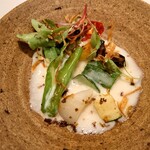 レミニセンス - 香ばしく焼かれた茄子、ジャガイモ
      シャキシャキな食感残された
      ズッキーニ、オクラ、ししとう
      
      プチトマトは酸味爽やかな
      
      チーズ感で味わいに厚みのある
      クリーミーな味わいのスープ