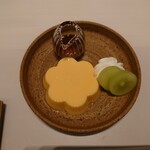 レミニセンス - ◯プッチンプリン
      カラメルの苦みと味わいが本格的で思わずニンマリ。
      
      これは名前の想像と全く違ってヤラレタ〜な感じ（笑）
      このカラメルのお陰で
      プリンが引き立ってて旨いよね～❕