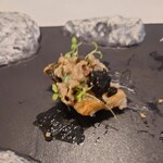 レミニセンス - 甘みと爽やかな酸味ある赤ワインソース
      お上品な味わいの岩海苔
      シャキッと食感の野菜と合わせて頂くと
      面白いいろんな食感と美味しさがミックスされてる美味しい❕
      
      口に残る余韻も良い感じ。