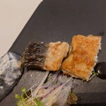 レミニセンス - 身はほんわり皮目はパリッと焼かれてる極上食感の鰻❕
      うなぎ屋でもなかなかこんな食感は味わえない❕