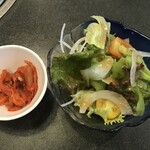 焼肉 雷 - 付属のライスとキムチ