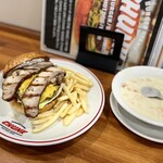 CHUNK BURGER STAND - ベーコンチーズバーガー・クラムチャウダー