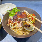 うずとかみなり - 香ばしく焼き上げられたローストチキン