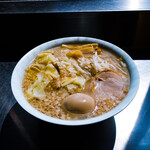 ラーメンの店 ホープ軒 - ワンタンメン1200円味付け玉子100円麺固め背脂多めです。背脂多めを朝から食べるのはヘビーでした。