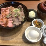 Ro-Sutobi Fuyoshimi - 牛タンローストビーフ丼
