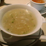 中国飯店 富麗華 - 冬瓜とオクラ 白身魚のスープ