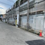 QQQ×UTA - 
