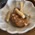 QQQ×UTA - キャラメルコーヒー 普通サイズ 税込800円と一緒に提供のかりんとう