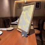 マジカメンテ - 料理やワインを、イタリアの地図と共に説明してくれる。