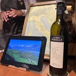 マジカメンテ - 地図とスライトショーと語りを加えて、ワインを紹介