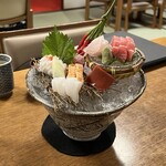 あつた蓬莱軒 本店 - 刺身盛り合わせ