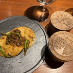 マジカメンテ - 紋章を刻むパスタ"クロゼッティ"うり坊のラグー