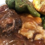 洋食喫茶かんぱーにゃ - ビーフシチューにマッシュポテトが入っていてうれしい♡