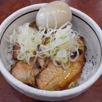 ヒャクブンノイチ - 参考：閉店した「メンコウともや 四日市店」で頂いたチャーシュー丼（2015年7月撮影）