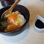 串焼 博多 松介 - 私が頼んだ、雲丹醤油の卵かけご飯  イクラ乗せ(税込750円)