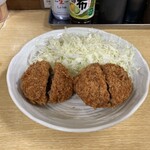 亀有メンチ - 亀有メンチカツ牛肉（260円）＋チーズメンチカツ（290円）