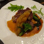 亜瑠馬 - ビーフ赤身肉のステーキ・和風ガーリック風味のしょうゆソース