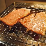 牛肉卸問屋直営 焼肉ホルモン八重山おときち - おまかせ肉盛り合わせのリブロース