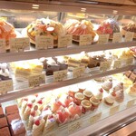 パティスリー ル・ココン - キラキラのケーキがずらり♪