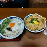 讃松庵 - 山かけうどん(大)と比較、鶏天がデカイなぁ(笑)