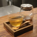 IZA - ハーブティー 熊野水木蜂蜜添え