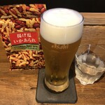 麹町いづみや しろ - 生ビール、あげ塩いかあられ