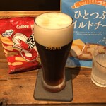 麹町いづみや しろ - 生ビール：ハーフ&ハーフ、カルビーかっぱえびせん、なとり ひとつぶマイルドチーズ