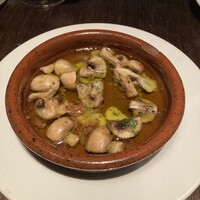 バル デ エスパーニャ ムイ 名古屋ミッドランド店 - アヒージョ！これはお酒が進みます