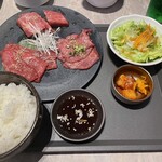 Wakan Yakiniku Iruso Iruro - 人気盛りランチ120g2,000円